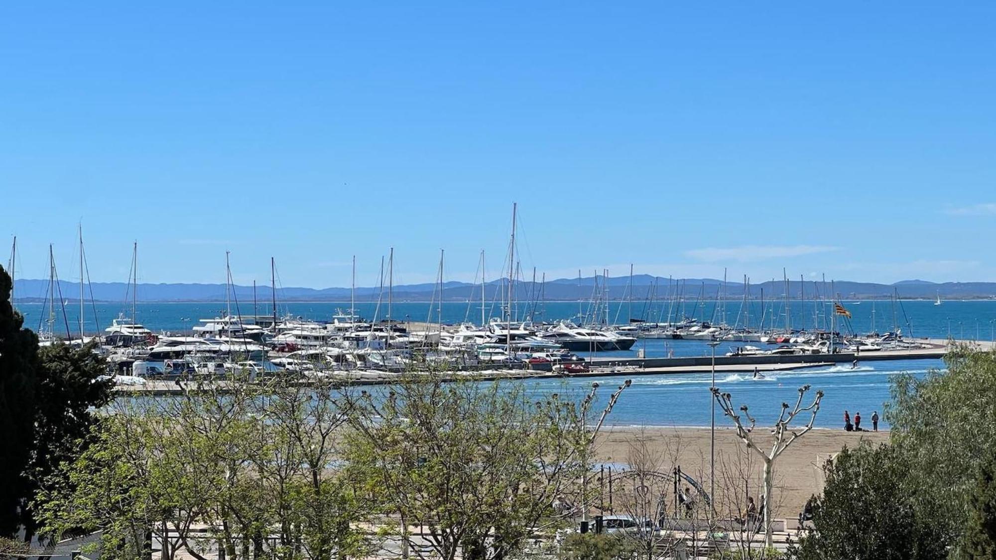 Apartamento Frente Al Mar Roses Buitenkant foto