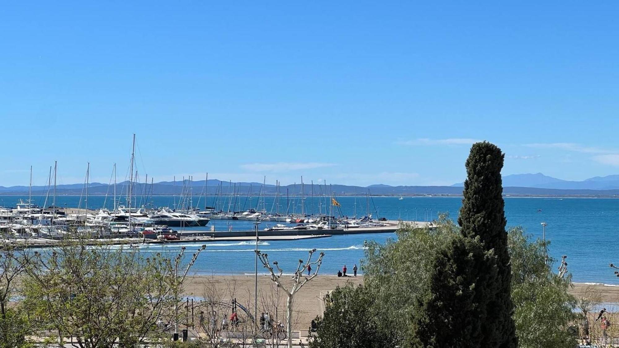 Apartamento Frente Al Mar Roses Buitenkant foto